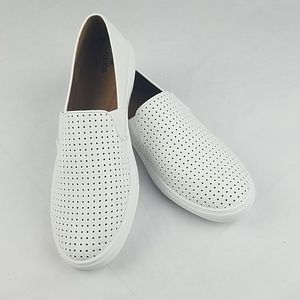 susina slip on sneaker